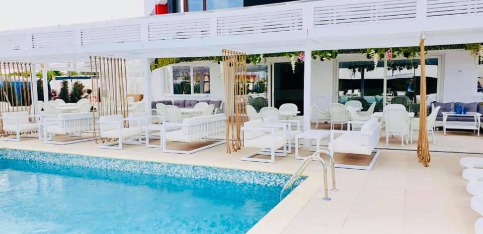 Unique Residence Apartament นาโวดาริ ภายนอก รูปภาพ